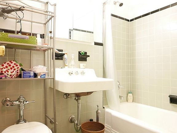 5th image of 11 E 66th St APT 4D