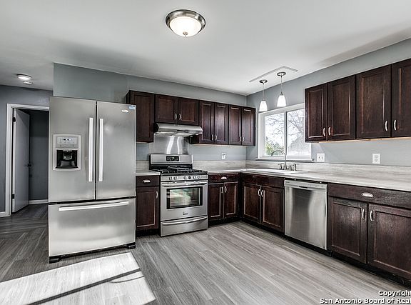 5th image of 11111 Hunter Oaks St