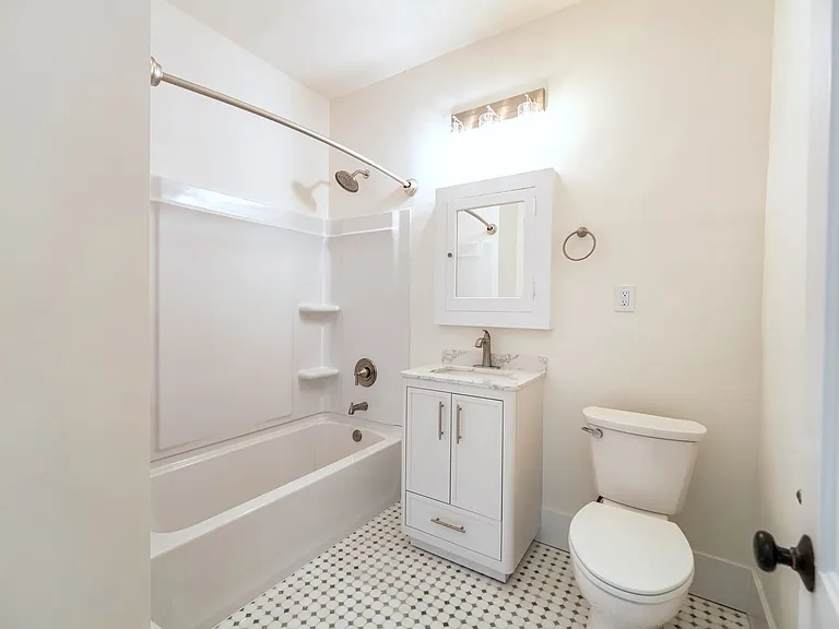 The Roy Vue Apartments — Photo 16