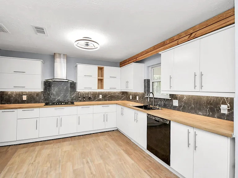 17903 Nanes Dr — Photo 27