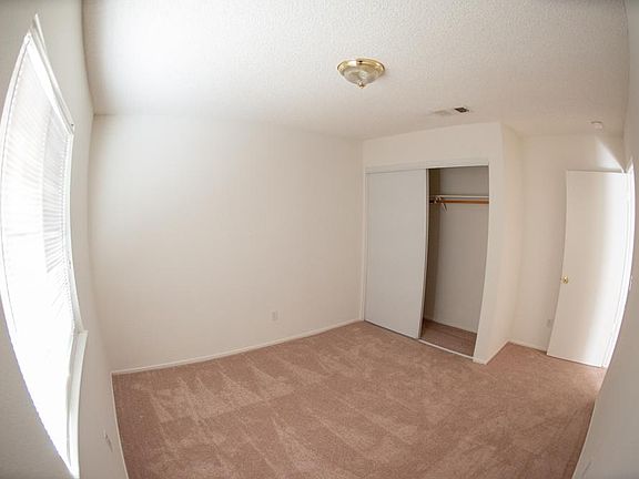 4th image of 830 Crescent Dr