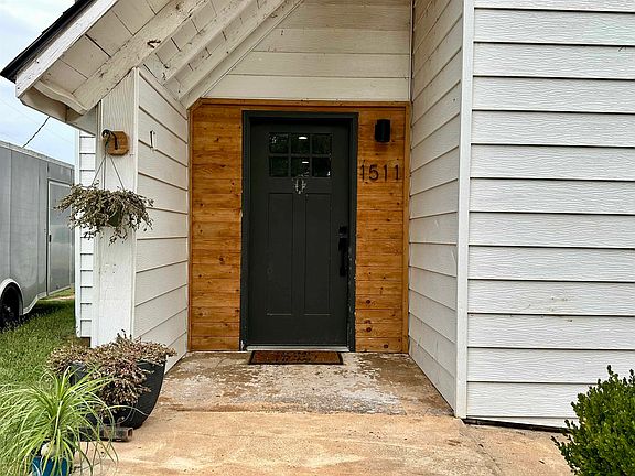 2nd image of 1511 Poplar St