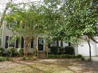 832 Kemp Meadow Dr, Chesapeake, VA 23320