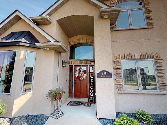 2nd image of 555 Hazeltine Pl NE