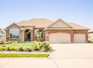 206 Traders Pointe Cir, Council Bluffs, IA 51501