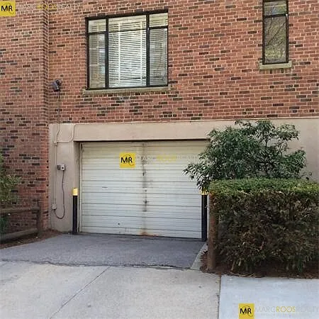 Washington St — Photo 14