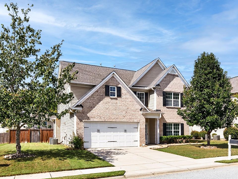 1st image of 104 Valley Bluff Ln