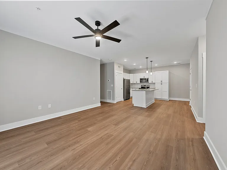 Mount Victor Olde Towne Luxury Apartments — Photo 146
