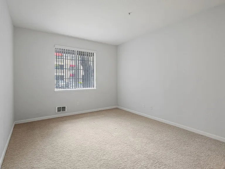 250 Santa Fe Ter #111 — Photo 27