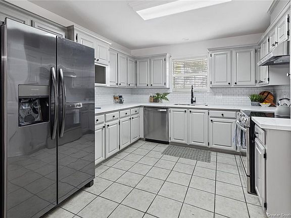 4th image of 5704 Stonehaven Ln