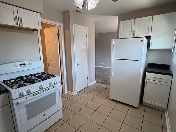 2nd image of 10700 S Roberts Rd #1A