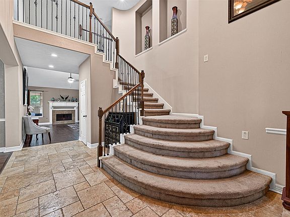 5th image of 11004 Oakwood Dr
