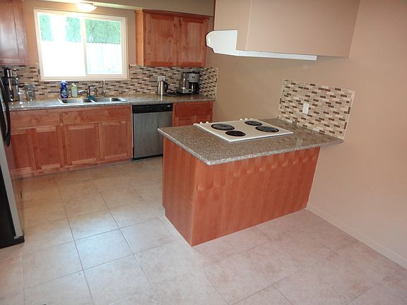 3rd image of 6212 Rumford Ave