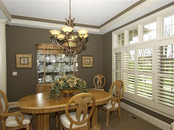 3rd image of 4320 Willow Creek Cir