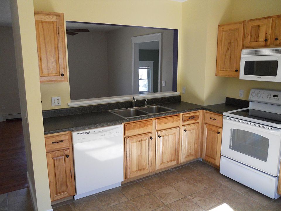 2nd image of 2304 S Burdick St #2
