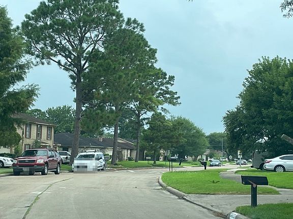 4th image of 6811 Laughlin Dr