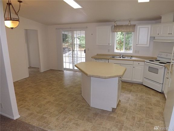 4th image of 1730 E Eagle Point Dr