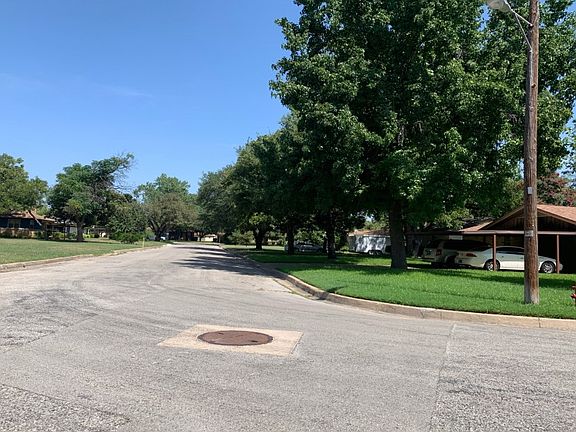 4th image of 932 Troy Ct