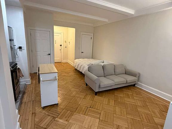 2nd image of 105 W 55th St #8BB