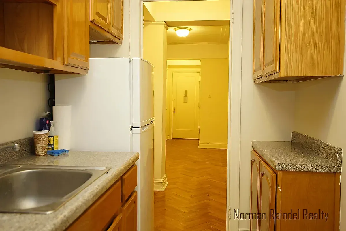 529 East 235th Street — Photo 4