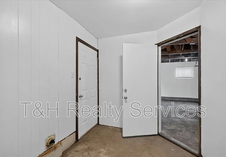 1819 Knox St — Photo 26