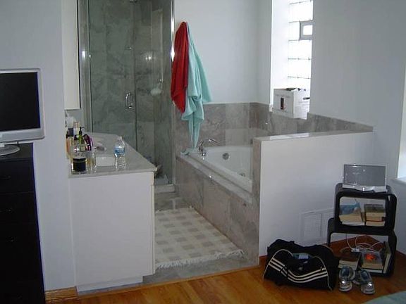 4th image of 1915 W Huron St APT 2
