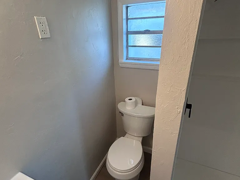 116 W Matthews Ave #116 — Photo 5