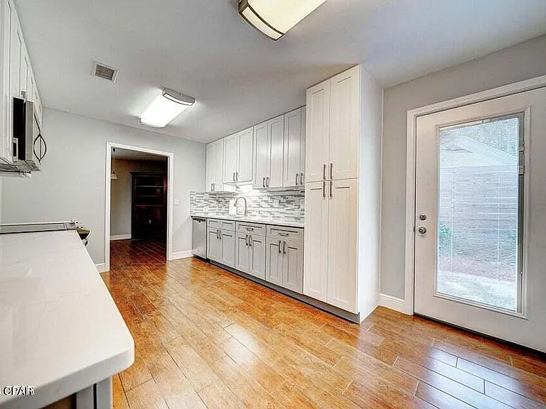 350 Greenwood Cir — Photo 16