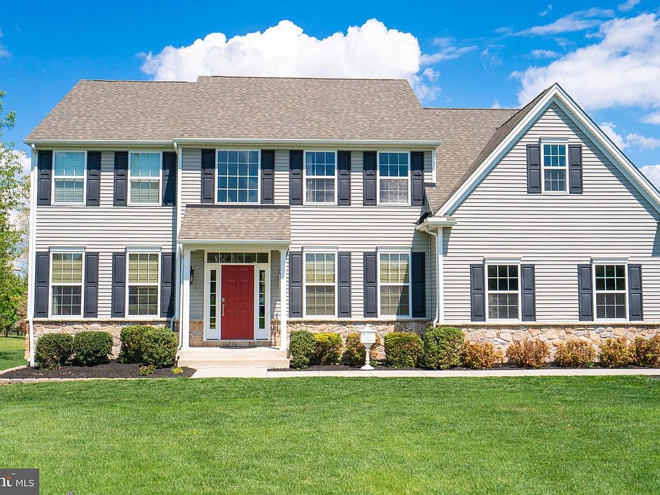 1st image of 605 Clarks Ln