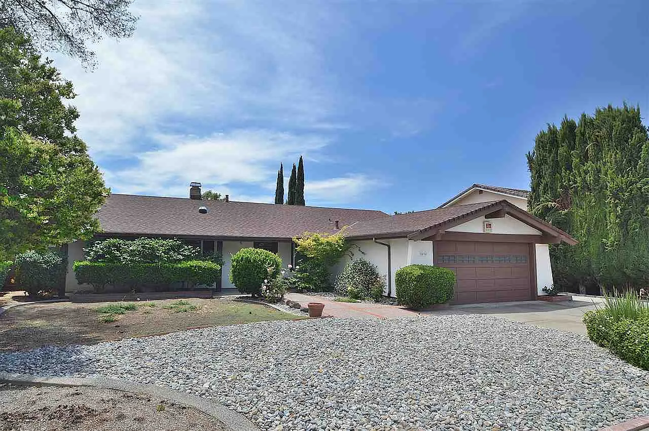 1491 Lexington Way photo 1