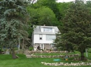 5554 Point Dr, West Bend, WI 53095