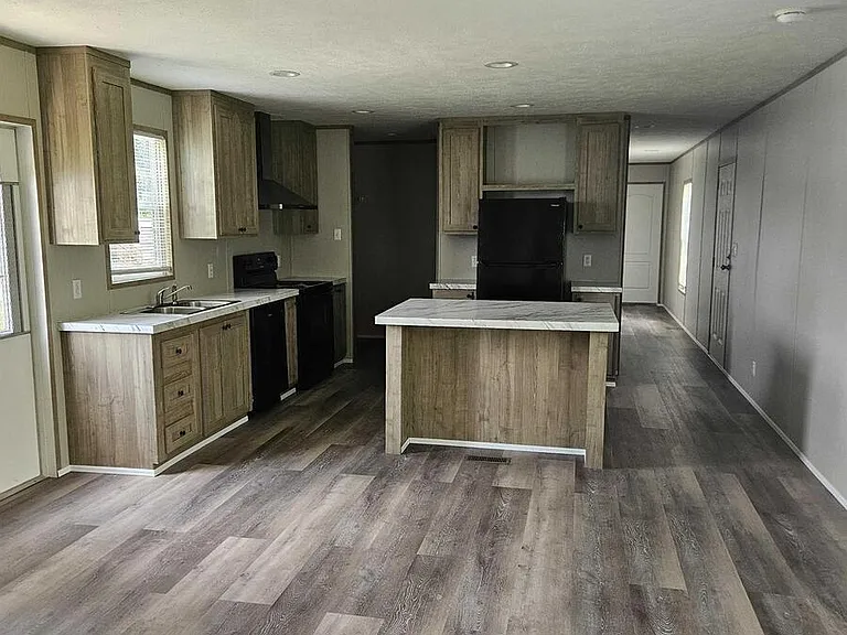 2737 W Washington Ctr #137 — Photo 2