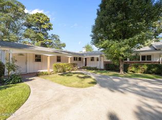 2003 Forest Hill Dr, Greenville, NC 27858