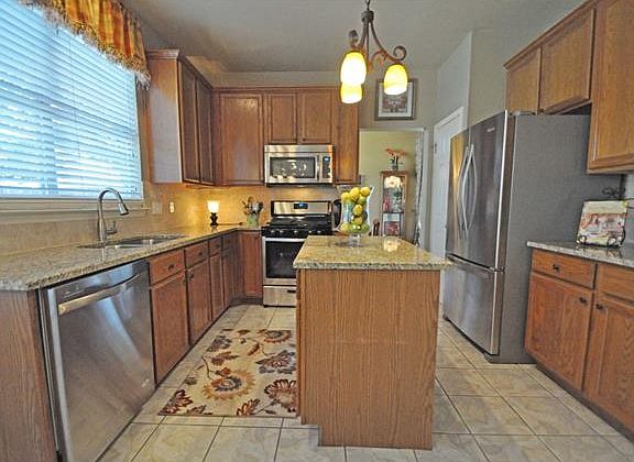 3rd image of 807 Savanna Ln
