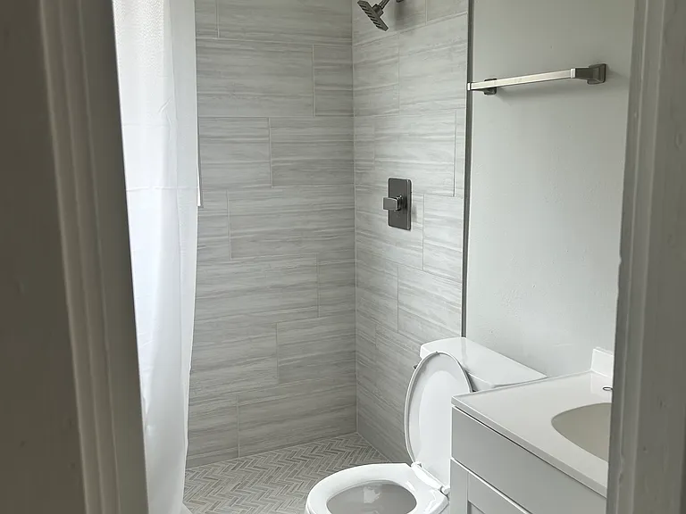 350 Ockley Dr — Photo 8
