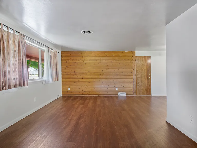 680 Borah Ave — Photo 13