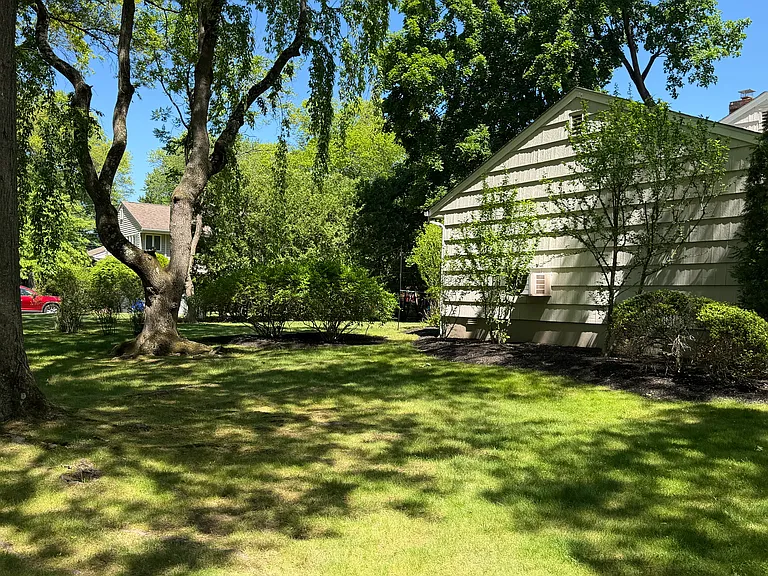 3 Spruce Pl — Photo 16