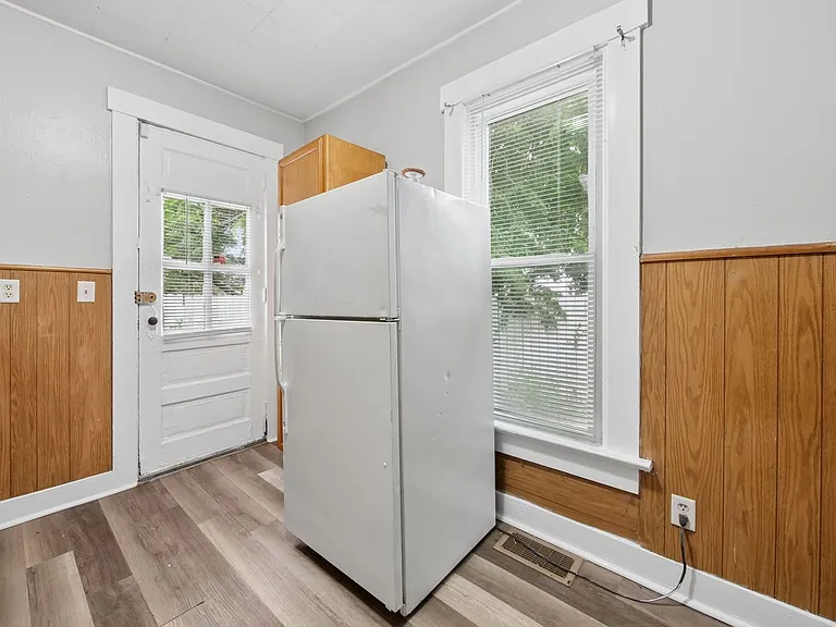 15-17 John St — Photo 8