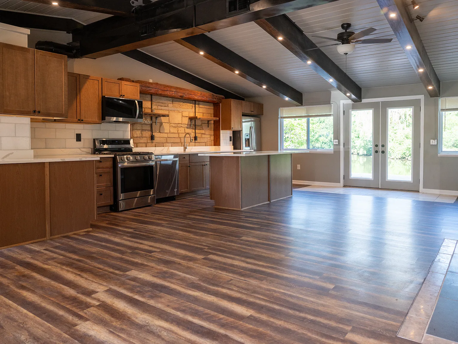 4 bed, 2326 sqft, $3,895 — Photo 3