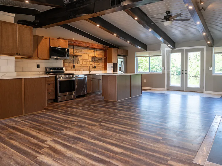375 Lamothe Dr — Photo 3
