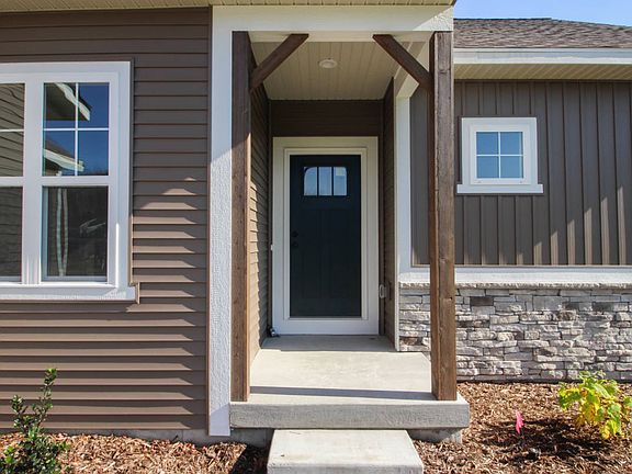 3rd image of 2910 Red Alder Dr