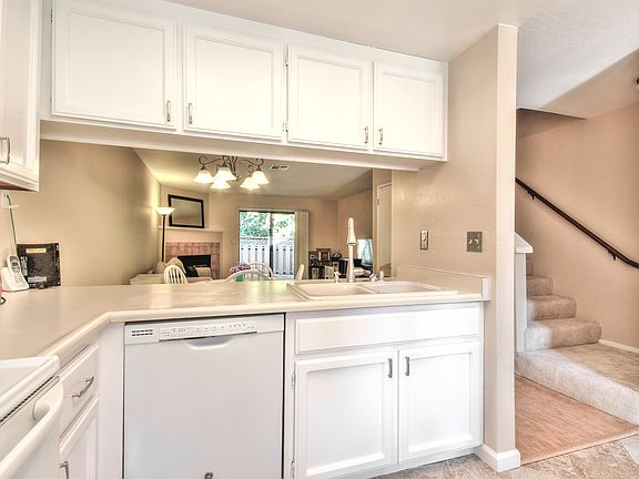 5th image of 366 Eastgate Ln