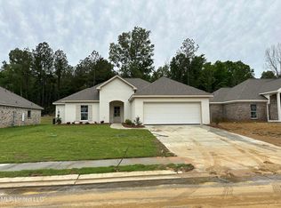 966 Riverside Ln, Pearl, MS 39208