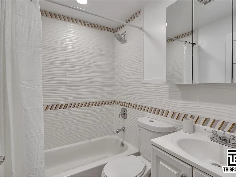 214 E 111th St #3D — Photo 5