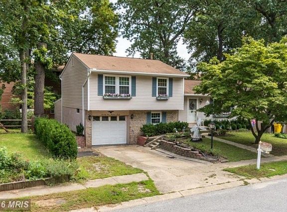 3rd image of 7907 Parke West Dr