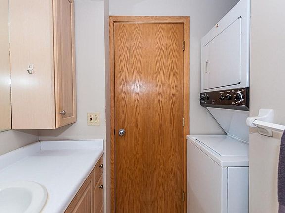 Main bathroom with laundry
