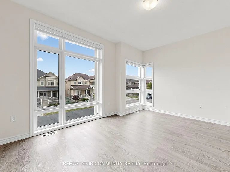 105 Halldorson Ave — Photo 33