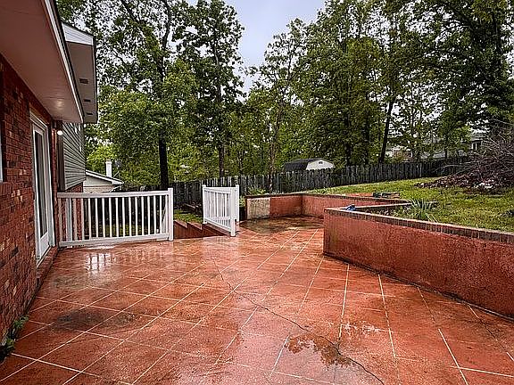 4th image of 2021 Meadows Rd
