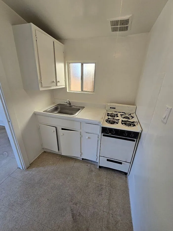 Studio, 1.0 bath, $600 — Photo 4