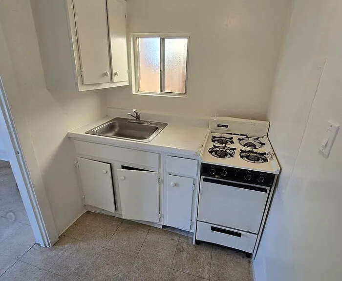 2245 S 6th Ave #18 — Photo 4